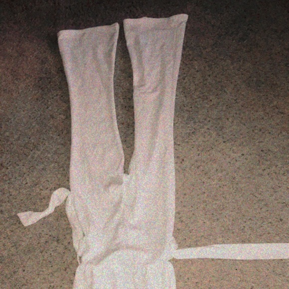 White Set - Picture 2 of 5